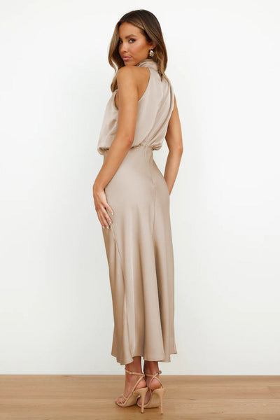 Eva - Lang Kjole med Halterneck