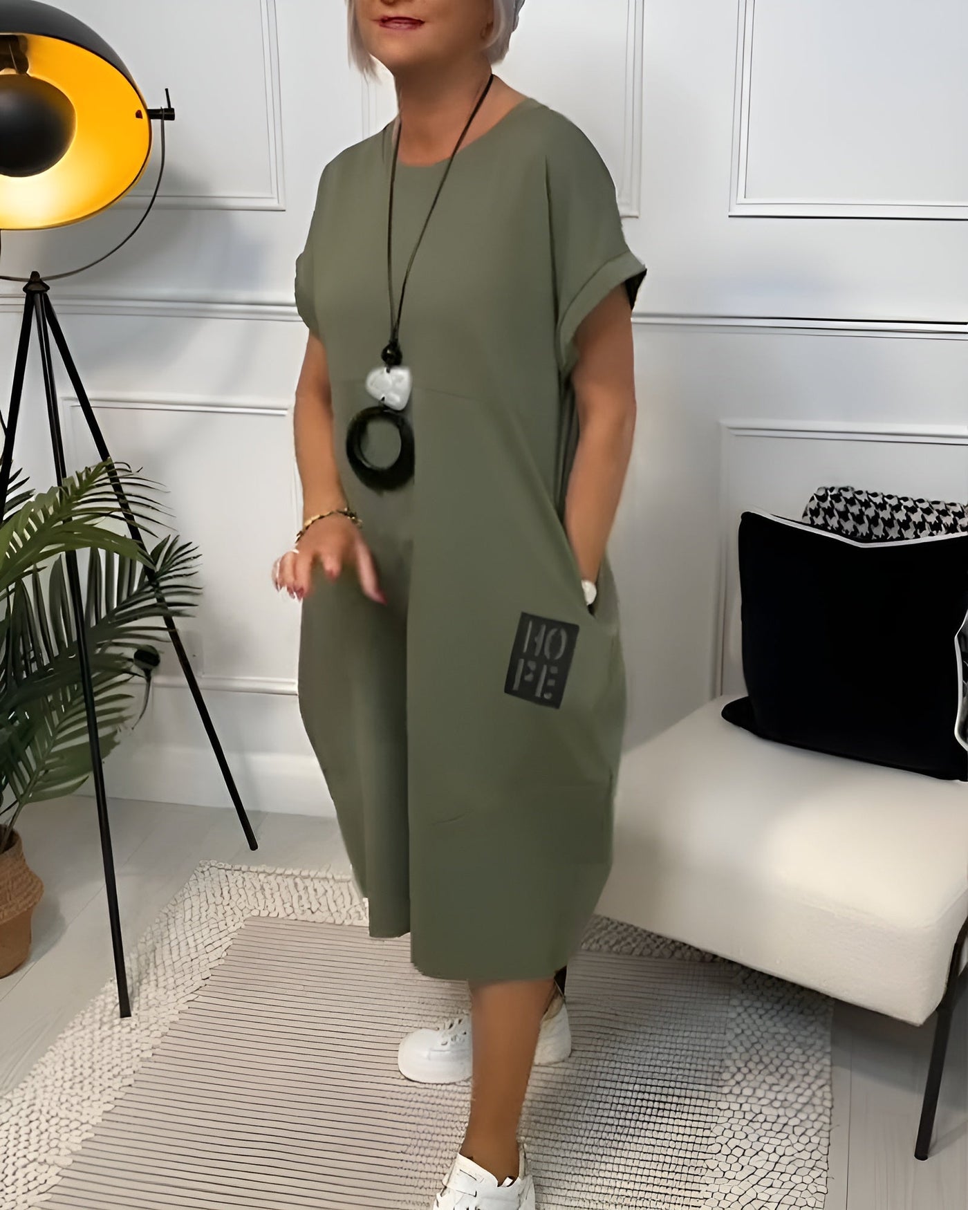 Cleo - Stilfuld kjole med korte ærmer