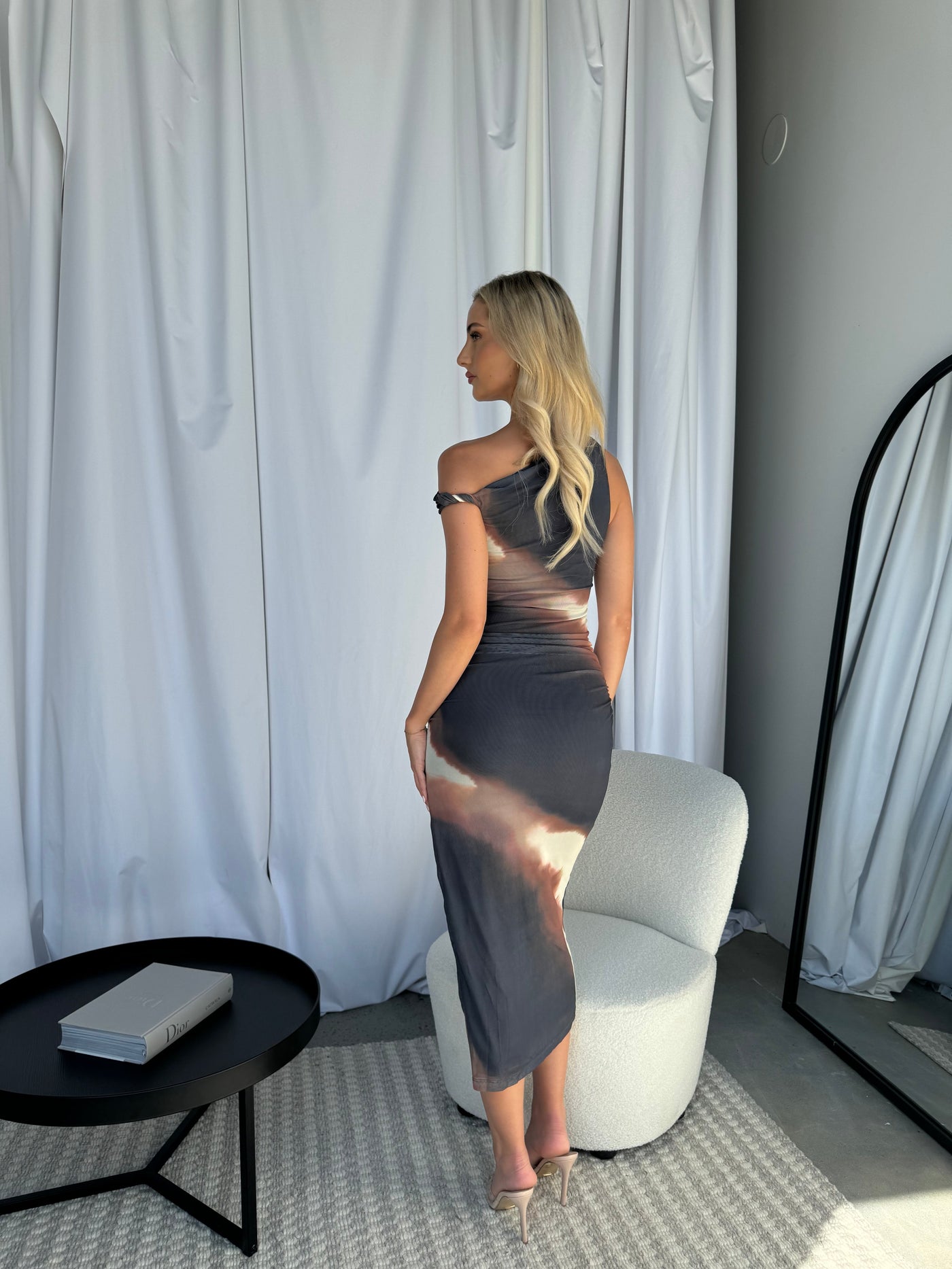 Terra - Chic Off-Shoulder Split Midi-kjole