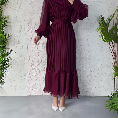 Cami - Chic fransk efterårsaftenkjole med mesh-detaljer