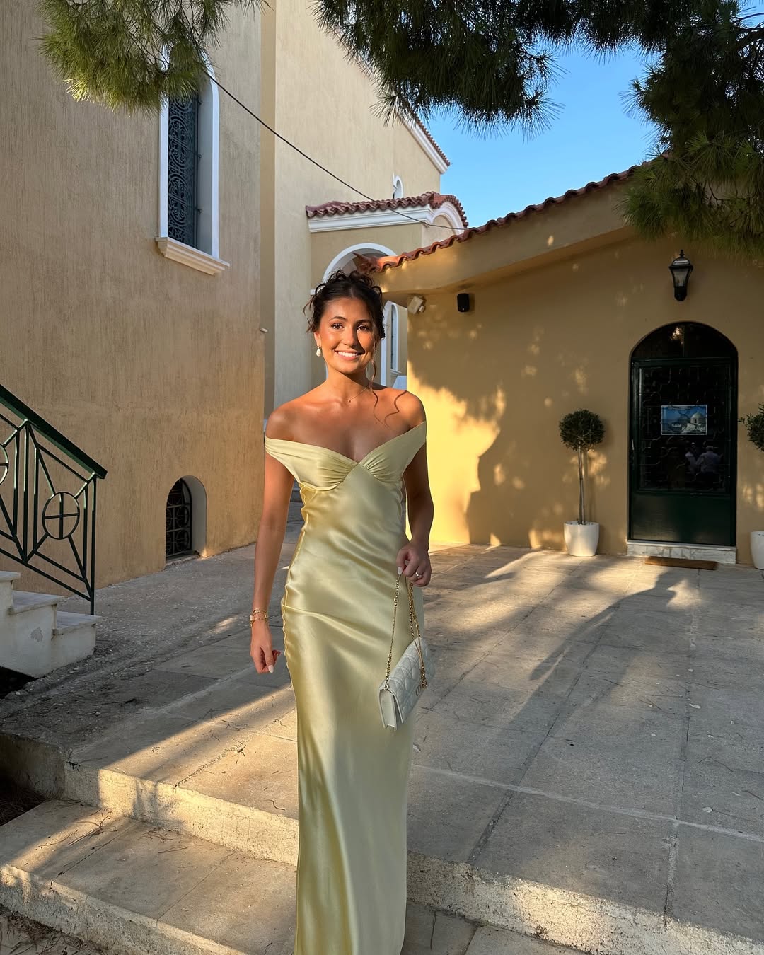 Dove - Stropløs Satin Off-Shoulder Aftenkjole