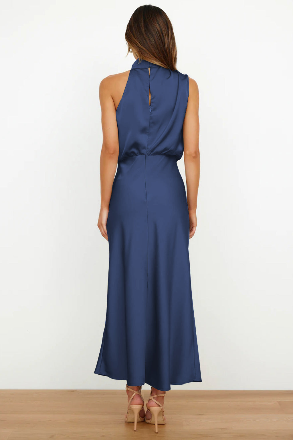 Eva - Lang Kjole med Halterneck