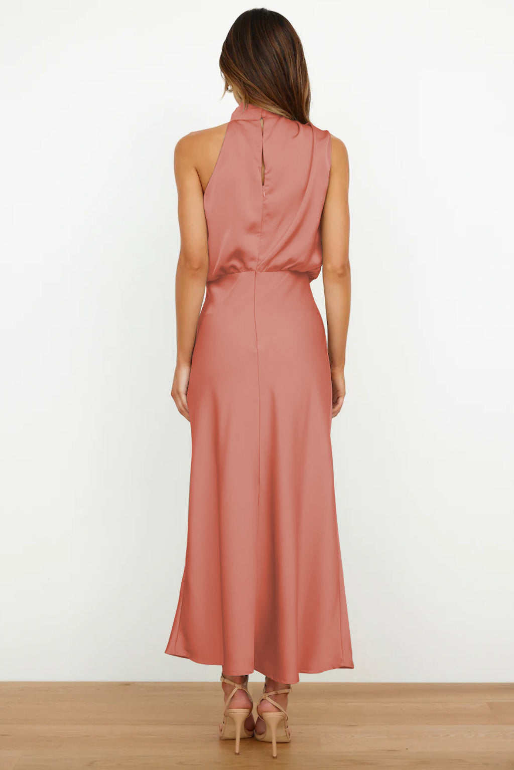 Eva - Lang Kjole med Halterneck