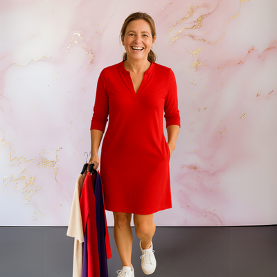 Hanneke™ | Ensfarvet kjole med V-hals