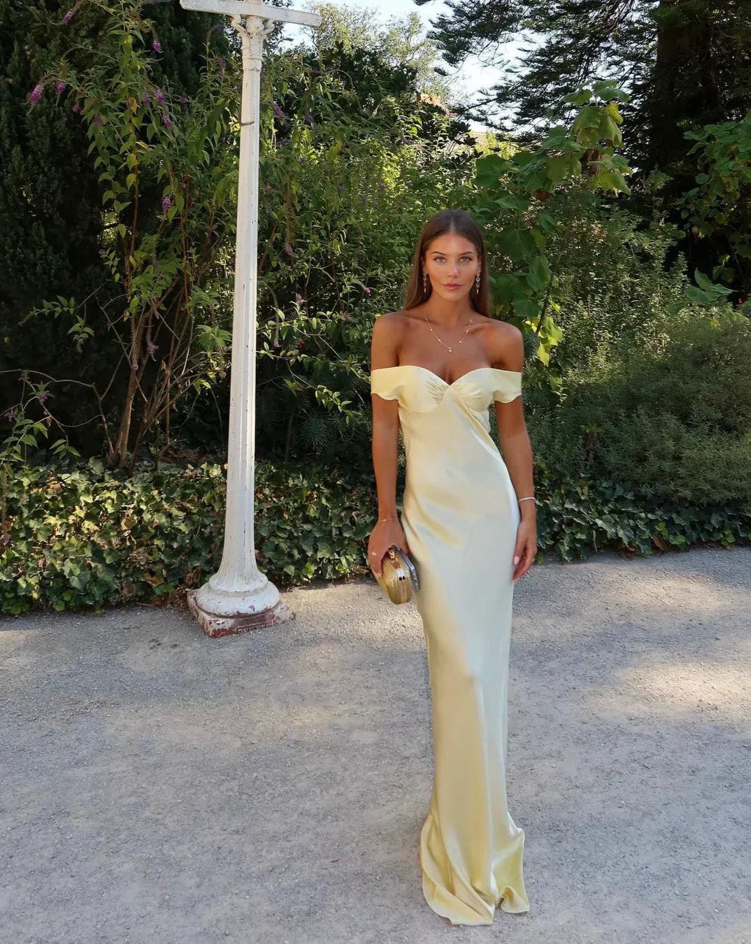 Dove - Stropløs Satin Off-Shoulder Aftenkjole