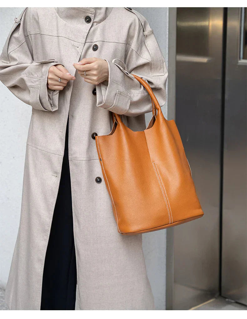 saga™ – lyseblå bucket taske i luksuslæderlook