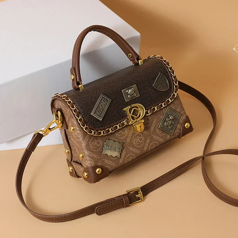 zelda™ – retro skuldertaske med monogram og gulddetaljer