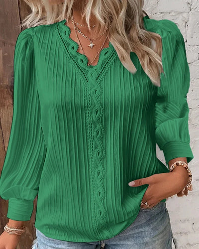 Selvie – Bluse med blondekant og læg 