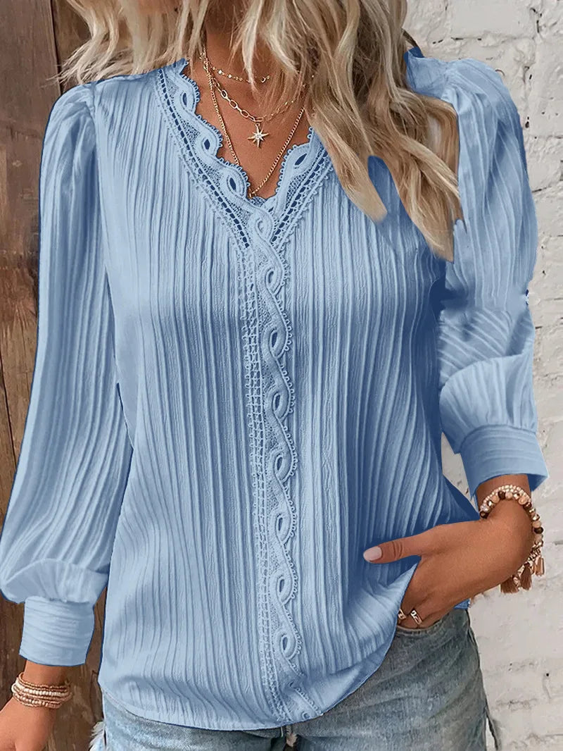 Selvie – Bluse med blondekant og læg 