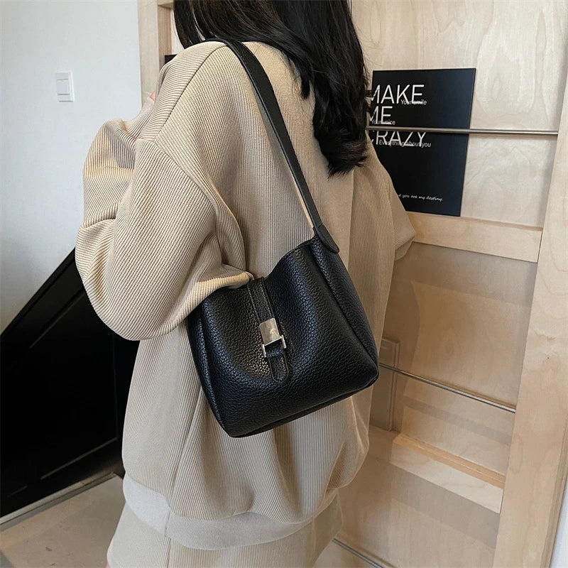 iris™ – moderne bucket taske i læderlook