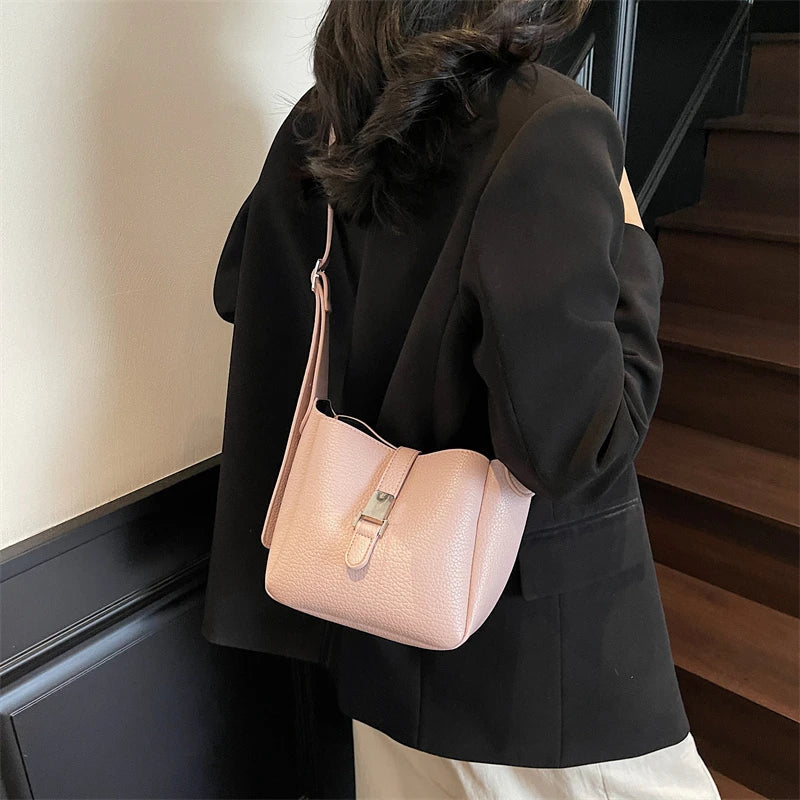 iris™ – moderne bucket taske i læderlook