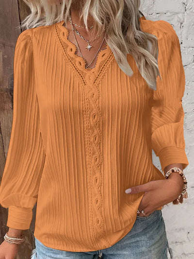 Selvie – Bluse med blondekant og læg 