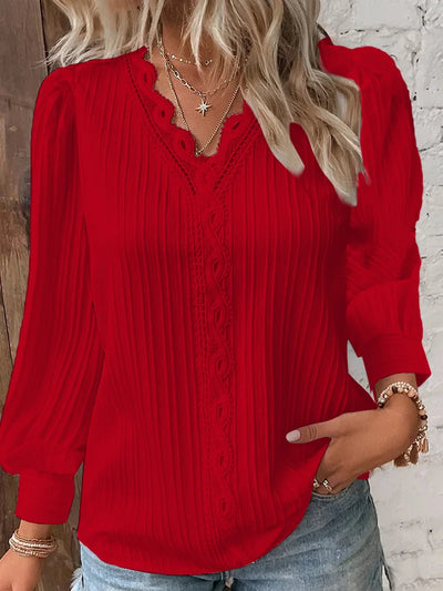 Selvie – Bluse med blondekant og læg 