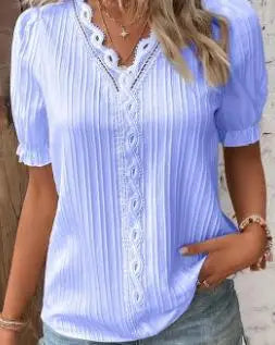 Mira – Feminin top med blondedetaljer