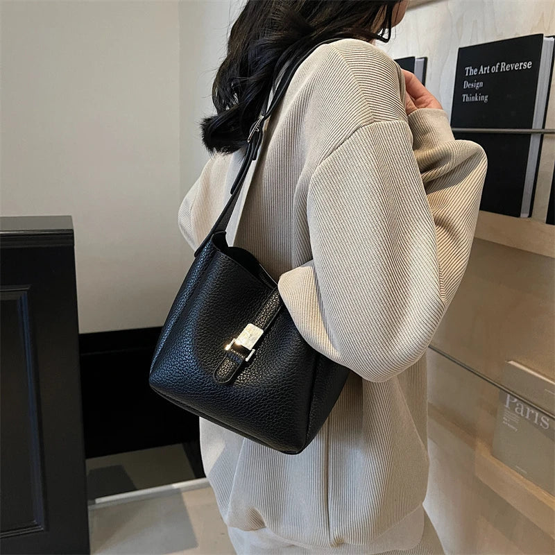 iris™ – moderne bucket taske i læderlook