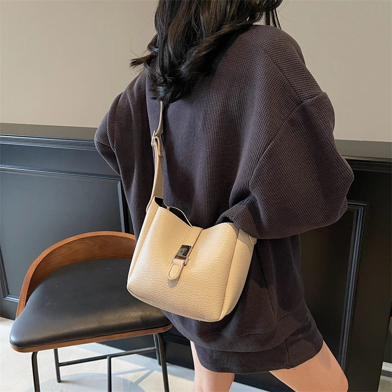 iris™ – moderne bucket taske i læderlook