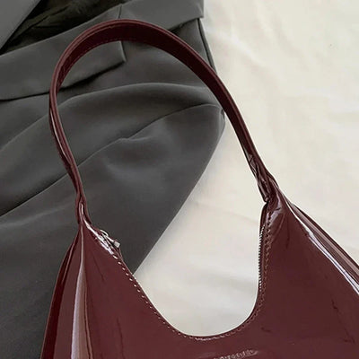 vera™ – blank vinrød skuldertaske i laklook