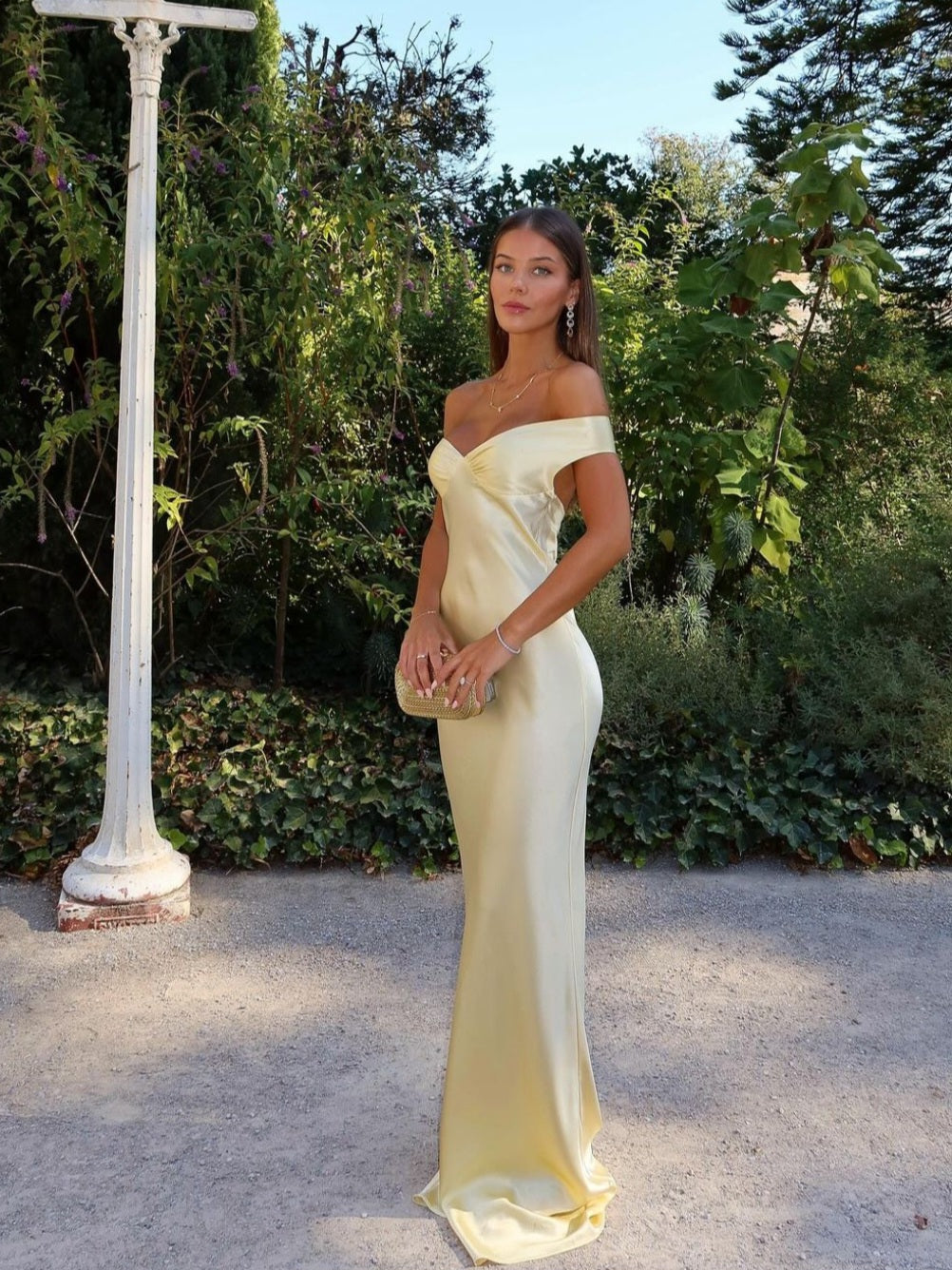 Dove - Stropløs Satin Off-Shoulder Aftenkjole