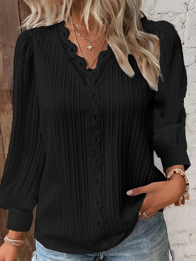 Selvie – Bluse med blondekant og læg 
