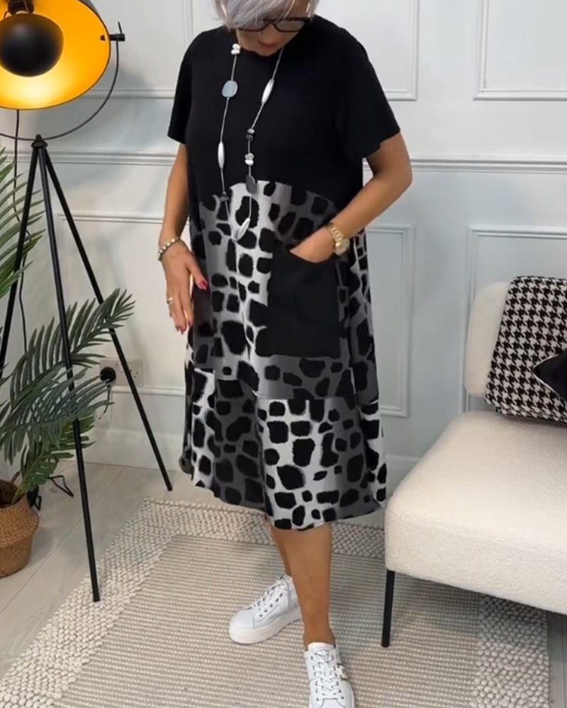Allison - Stilfuld midikjole med leopardprint og korte ærmer