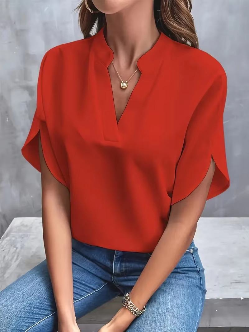 Noora™ | Malin – V-ringad topp i blød tyg og feminin ton 