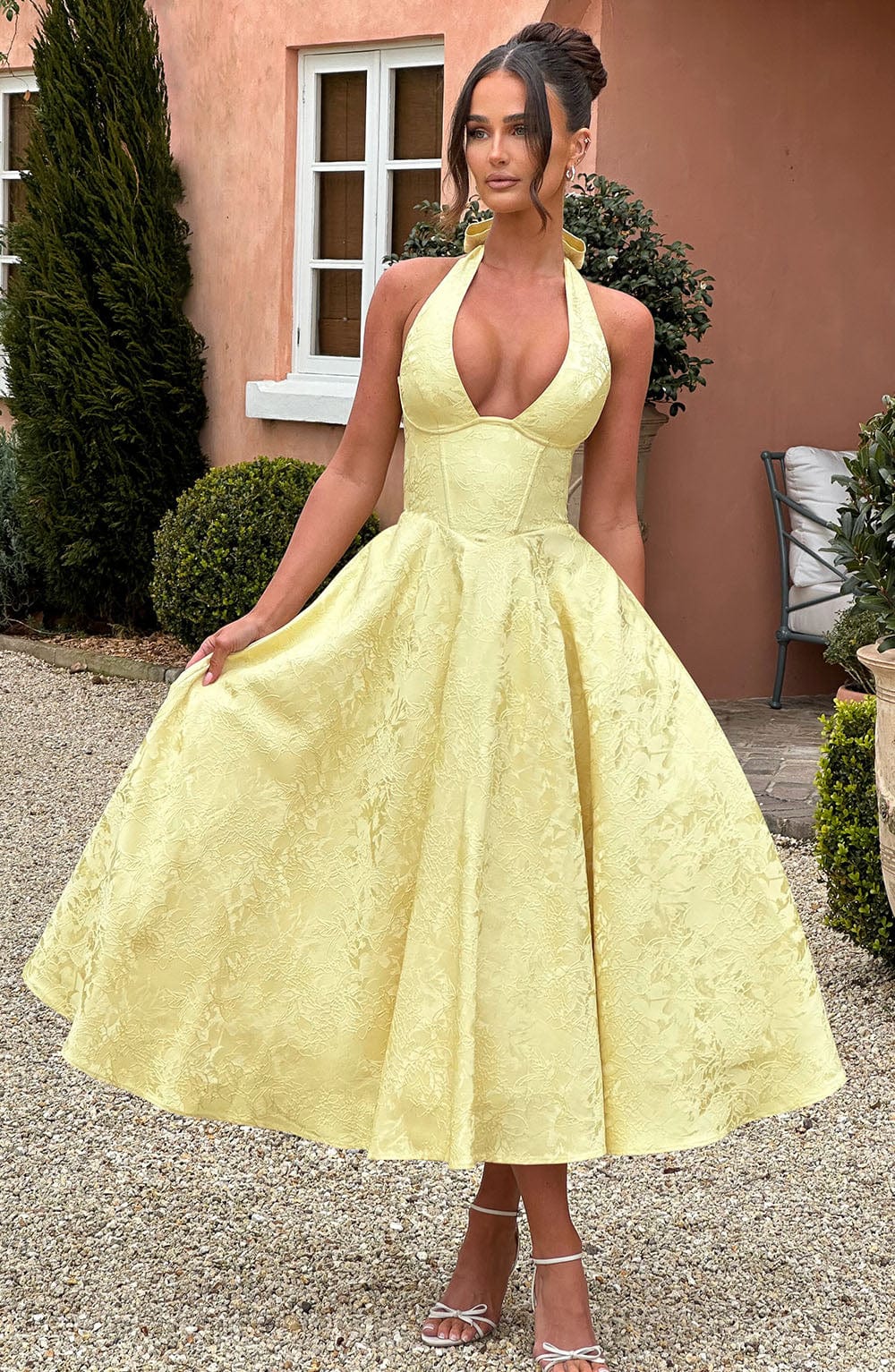 Niamh - Elegant Broderet Dyb V-ærmeløs Kjole