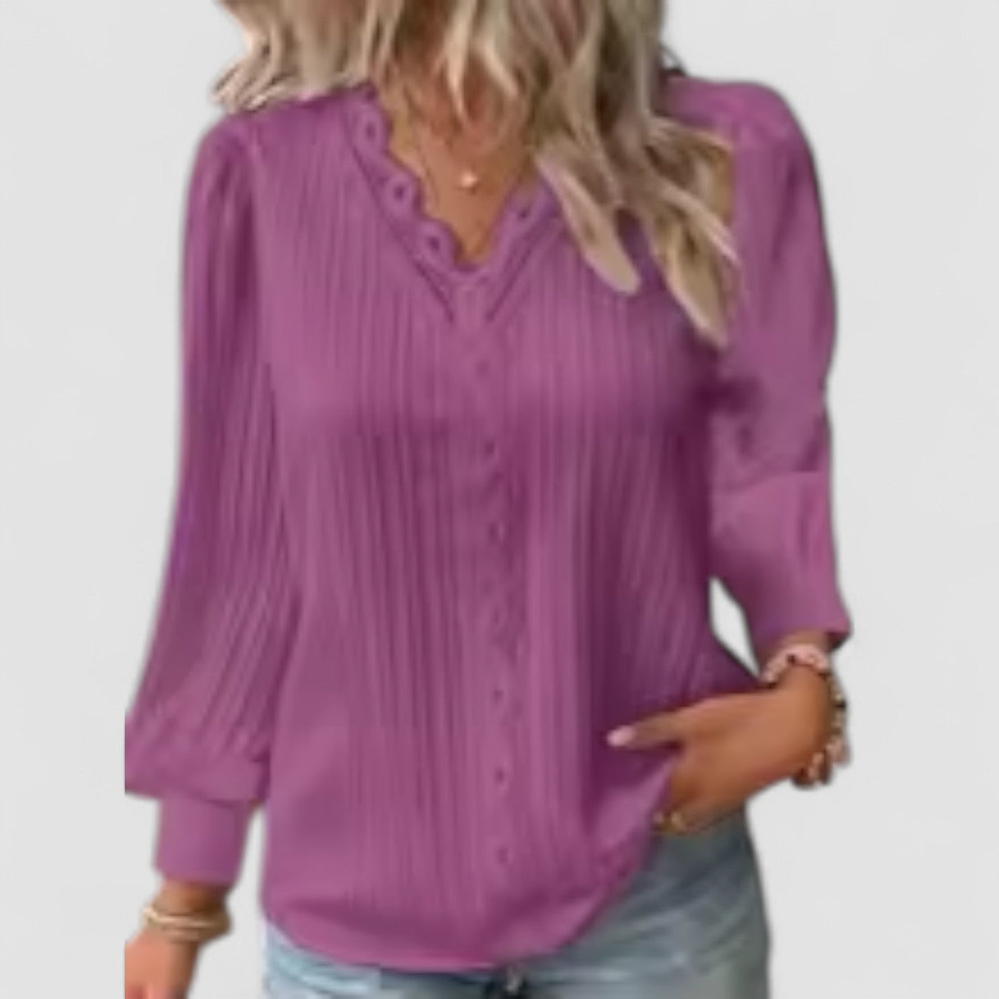 Selvie – Bluse med blondekant og læg 