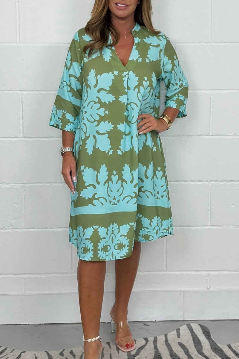 Kenzie - Bohemian Retro Print Kjole med V-hals og Beskårne Ærmer