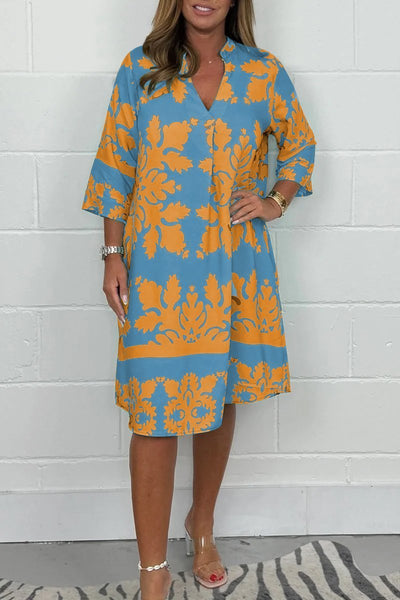 Kenzie - Bohemian Retro Print Kjole med V-hals og Beskårne Ærmer