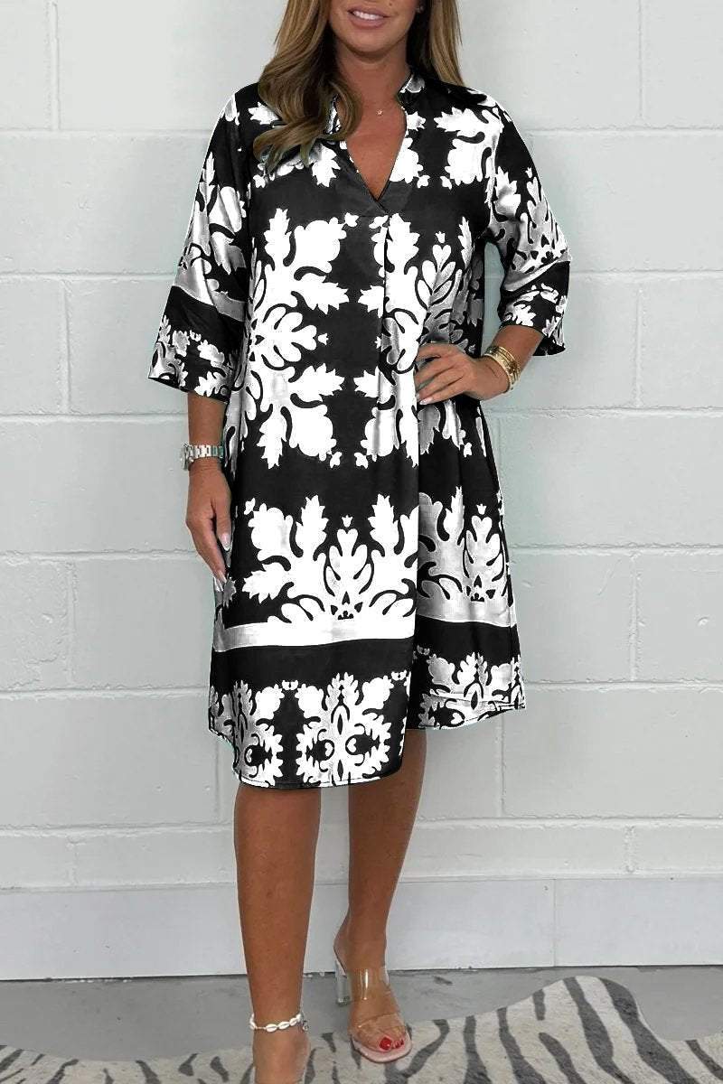 Kenzie - Bohemian Retro Print Kjole med V-hals og Beskårne Ærmer