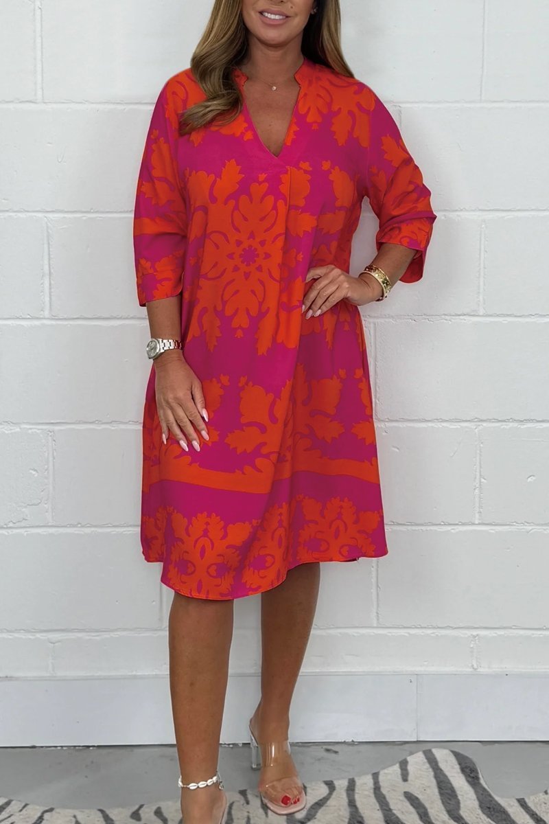 Kenzie - Bohemian Retro Print Kjole med V-hals og Beskårne Ærmer
